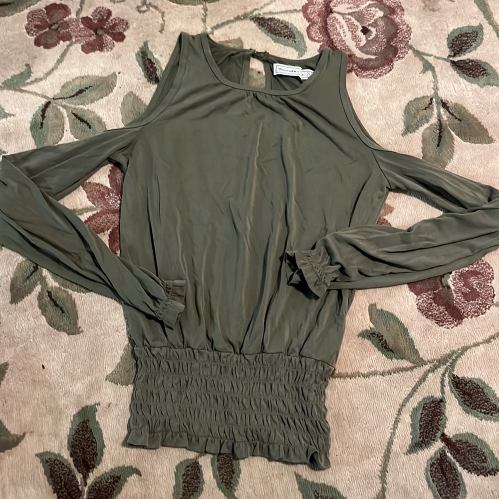 Abercrombie & Fitch green cold shoulder top